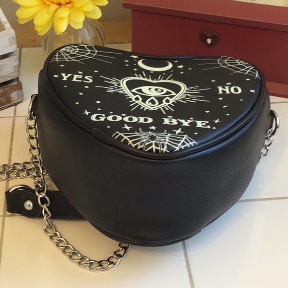 ‘Hot Topic’ Glow-in-the-Dark Figural Heart Shaped Crossbody NWOT - Picture 6 of 8